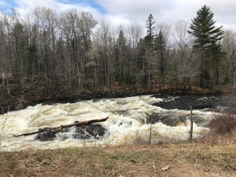 94 Main Rd, Abbot, ME 04406